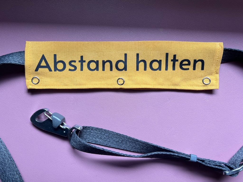 leinenbanderole leash sleeve abstand halten